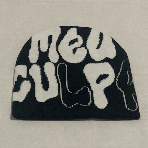 Cuffless Mea Jaquard Knitted Beanie Black - Picture 1 of 2